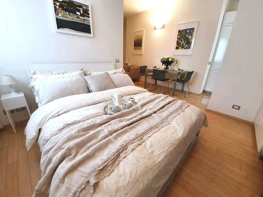Corso Vercelli Apartment - Image 1