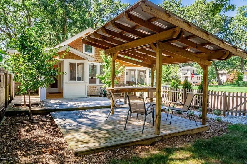 Adorable 2 Bed/2 Bath Home - The Pear Tree Cottage - Image 1