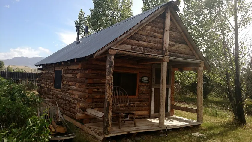 Beautiful rustic log cabin - Image 1