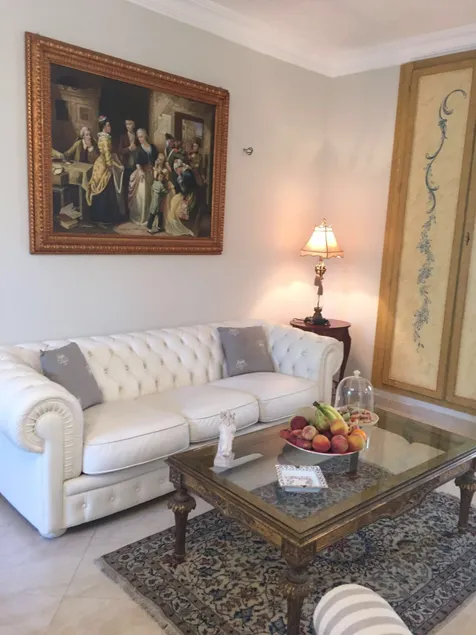 Exclusive Luxury apartment in villa - Image 1