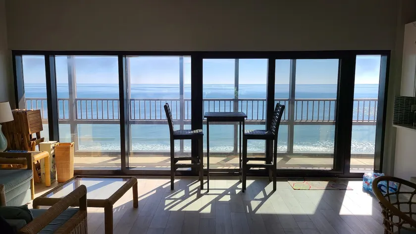 North Wildwood Beachfront Sleeps 13 Swimming Pool - Image 1