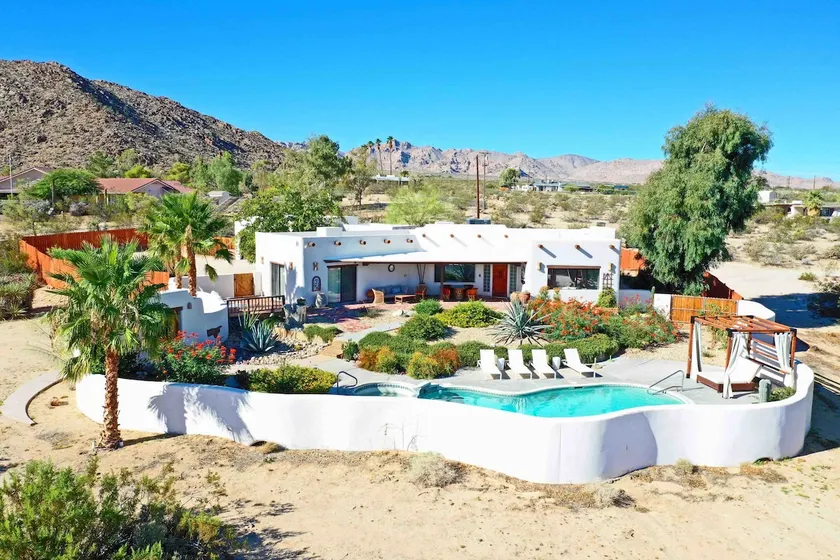 Bachelorette Oasis•Heated Pool•Minutes from town - Image 1