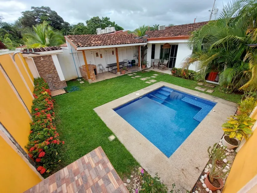An ideal place to share with family and friends - Image 1