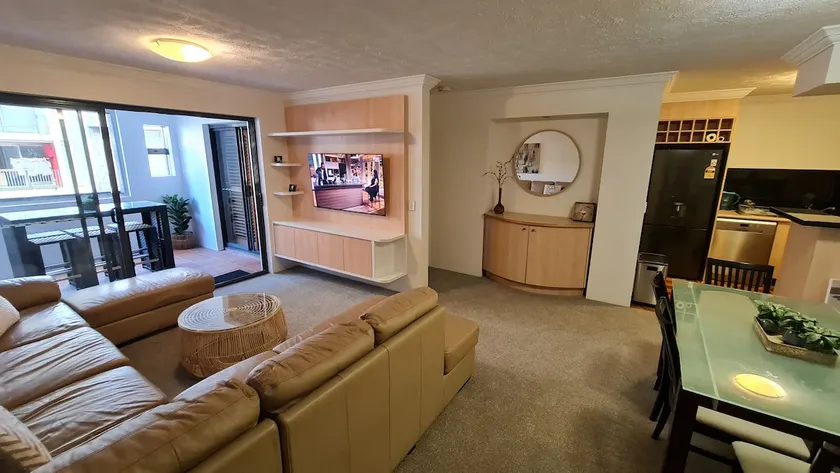 Perfectly Central 2 Bedroom Apartment & Office - Image 1
