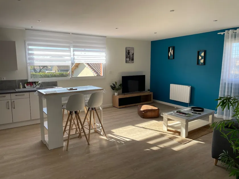 60 m2 apartment, living room, 1 bedroom, 1 bathroom - Image 1