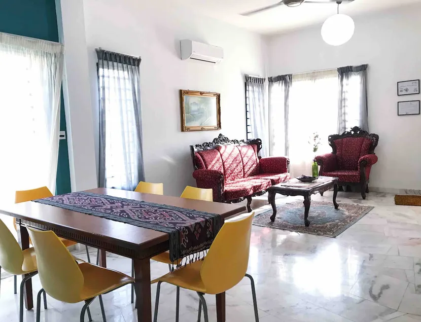 Cute 2-storey house, fits 10-15 pax - Image 1