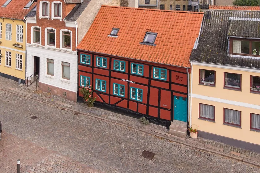 Kisbyes House half-timbered house from 1727 - Image 1