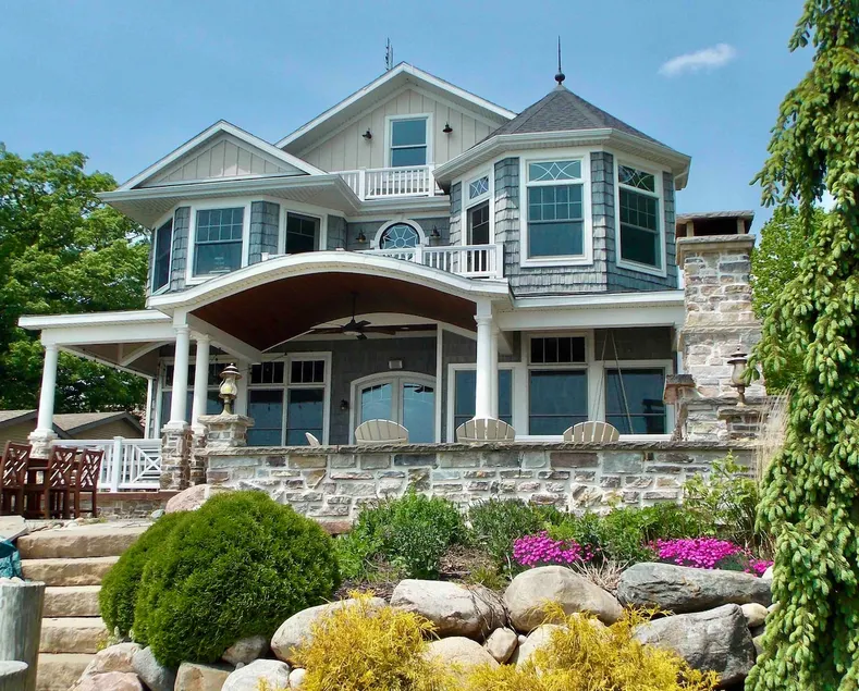 Snow Lake | 5BR | 4 Ensuites | Dock + Large Yard - Image 1
