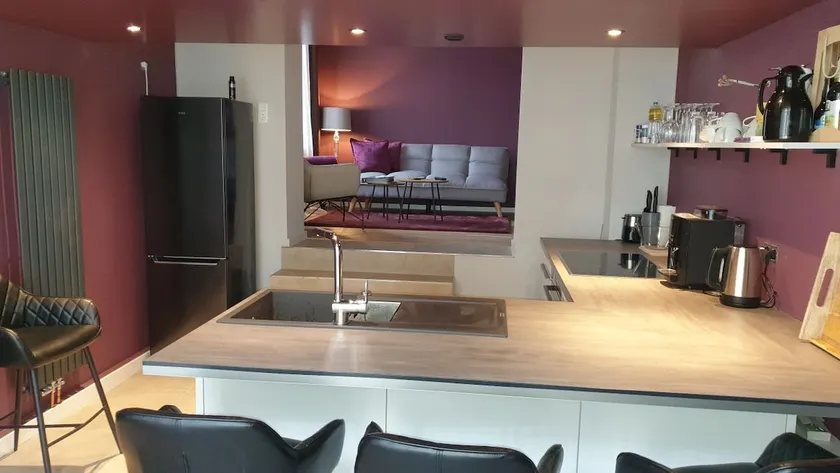 Beautiful loft with free parking - Image 1