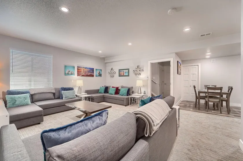 Modern comfort,private entry, 1 bdrm, kitchen, DIA - Image 1