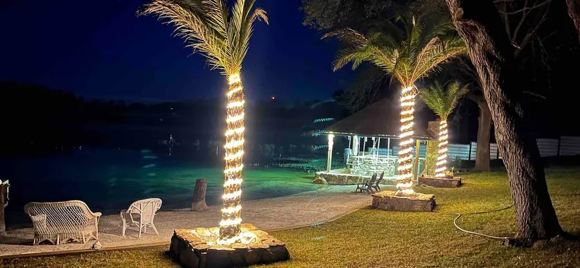 Cabin on Private Beach with Tiki Bar & Cabana - Image 1