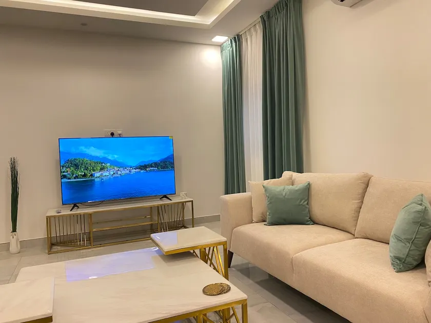 MiiVilla - Modern 2bedroom Entire Floor. Free Park - Image 1