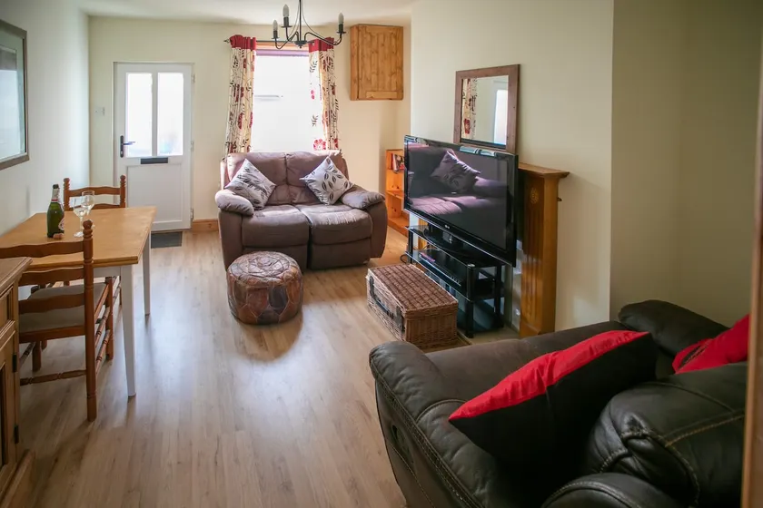 Charming terraced cottage close to Alton Towers - Image 1