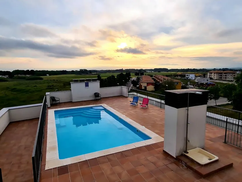 2nd Floor Bedrooms with Pool, A/C, Wifi and Garage - Image 1