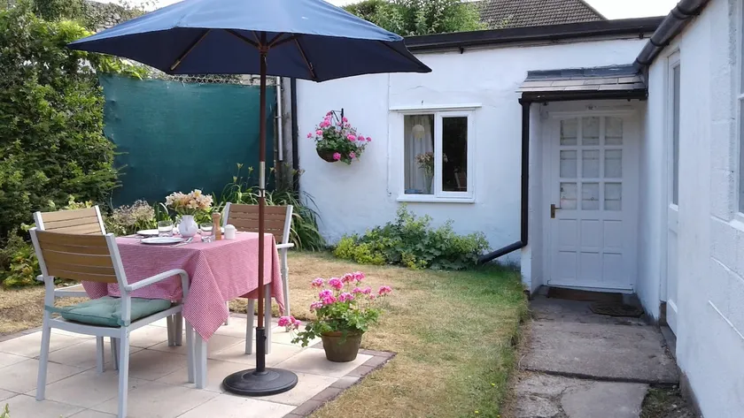 The Cottage at Weston Lawn - Image 1