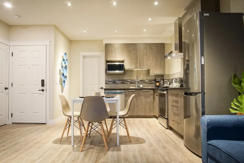 ⭐Fancy Clean Legal Suite near YYC✔ KING &QUEEN BD✔ - Image 1