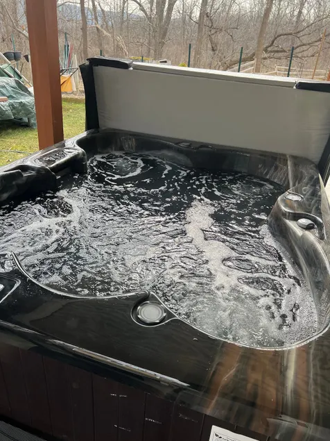 Modern*clean*private downstairs apt w/hot*tub! - Image 1