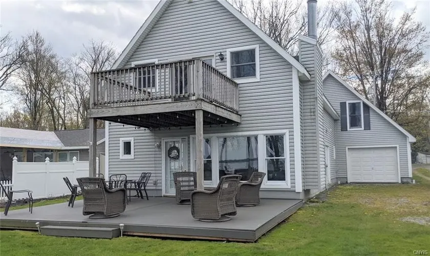 Beautiful Oneida Lake Shore Home and Yard - Image 1