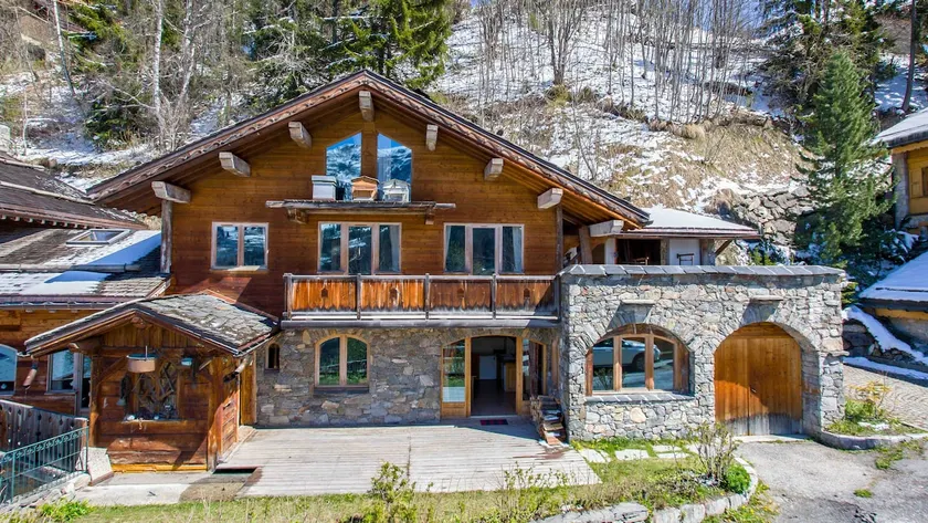 Authentic Méribel Chalet with Direct Slope Access - Image 1