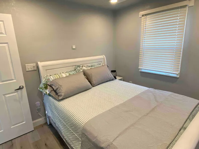 Quiet retreat, minutes from highway and downtown - Image 1