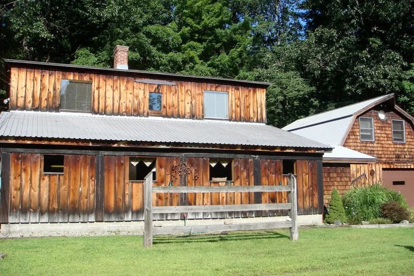 Rustic and Restful Peaceful Country Main House - Image 1