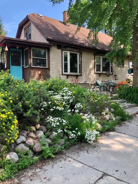 Rosie’s Eastside Garden Bungalow - Image 1
