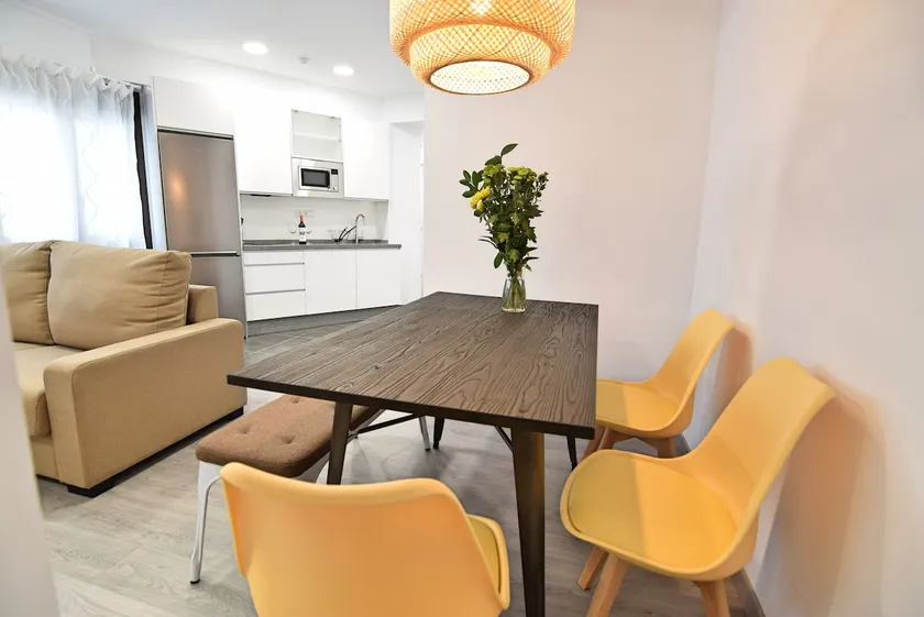 Apt Soho Center 2 bedrooms 2 bathrooms Parking Families Only - Image 1