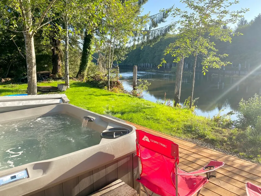 Hoquiam River Front Retreat - Image 1