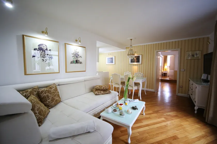 GORGEOUS, VERY SPACIOUS APARTMENT - Image 1