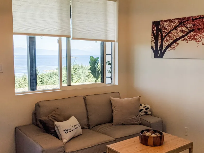 Ocean view middle suite | Modern & cozy - Image 1