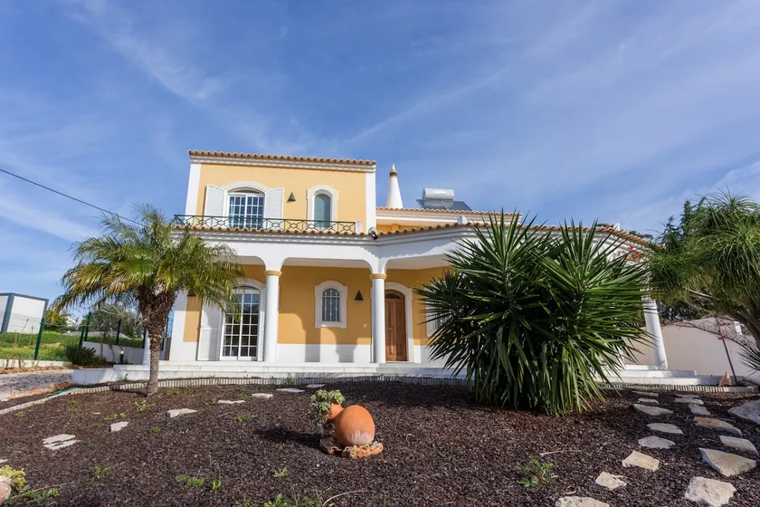 Villa Coelho di Pechão, 3 camere da letto con Wi-Fi e area barbecue - Image 1