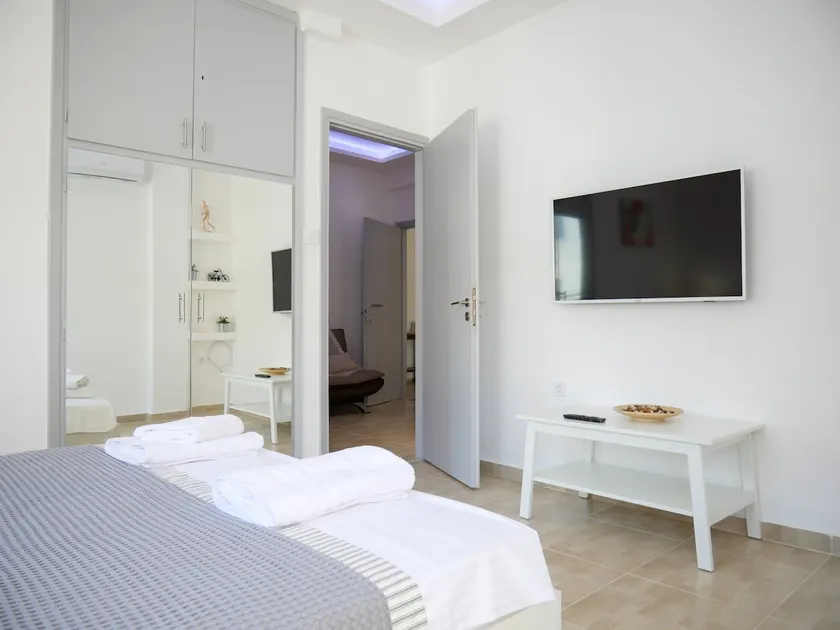 Lux Sea Studio - Porto Rafti - Image 1
