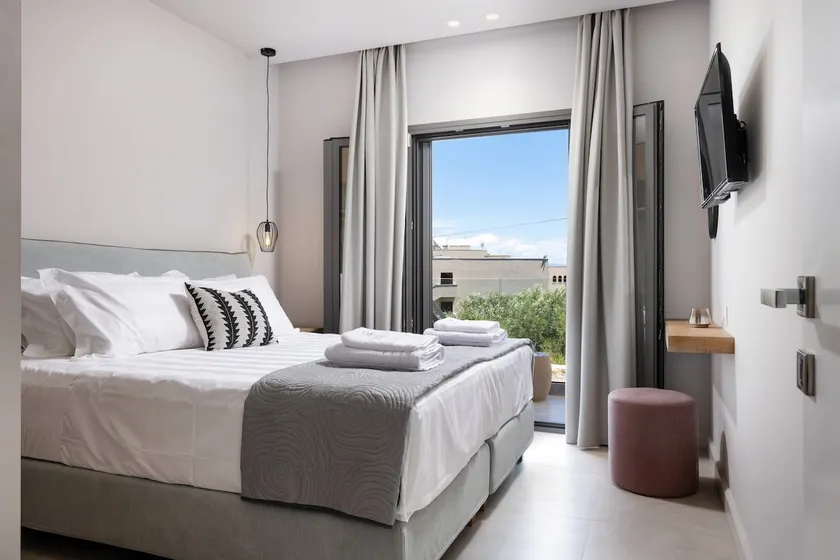 Onore Luxury Suites Dasia | Sunset Suite & pool - Image 1