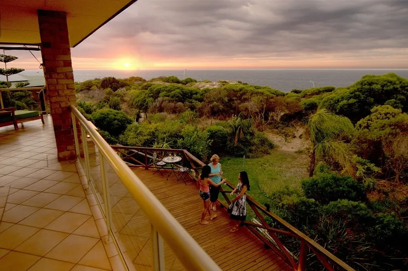 Oceana Sunset - Beachfront family friendly holiday home with amazing ocean views - Image 1