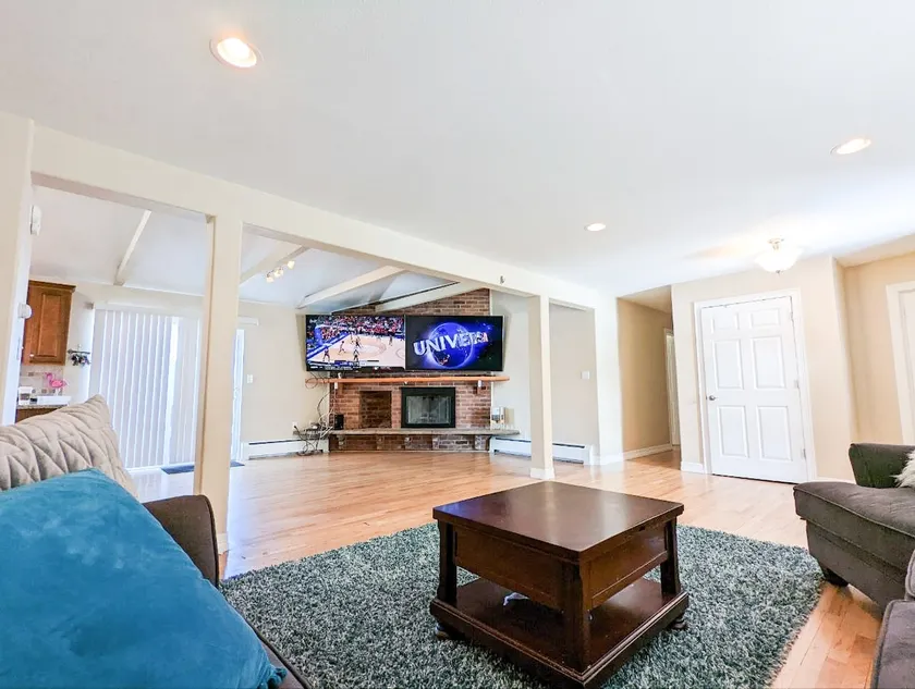 Spacious Foothills Home with Beautiful Views - Image 1