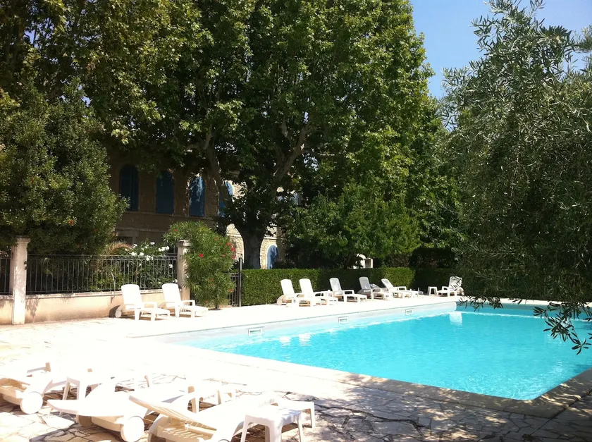 Beautiful apartment in 18th century Priory and lush park - Image 1
