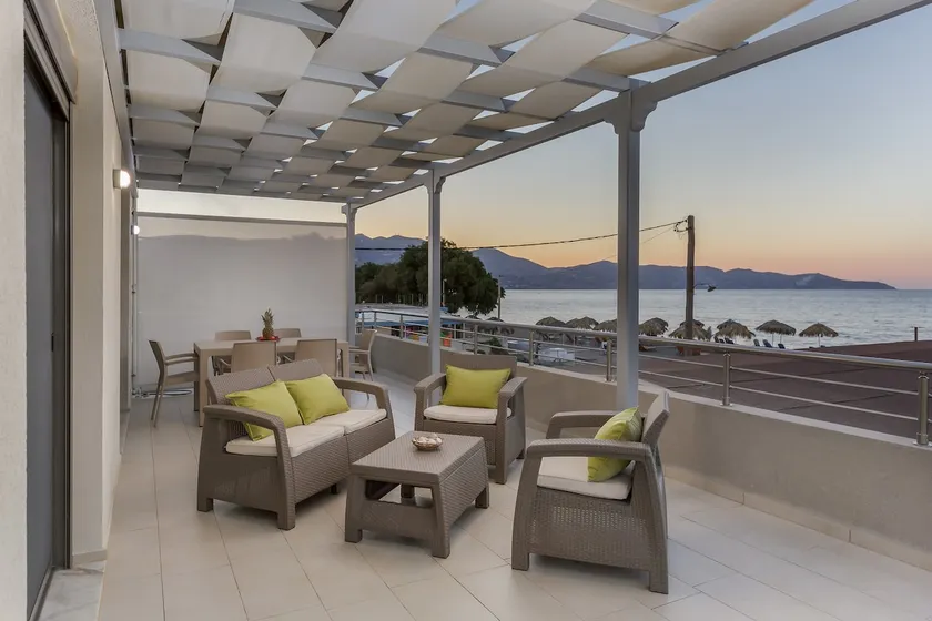 Ammos Beachfront Luxury Apartment - Image 1