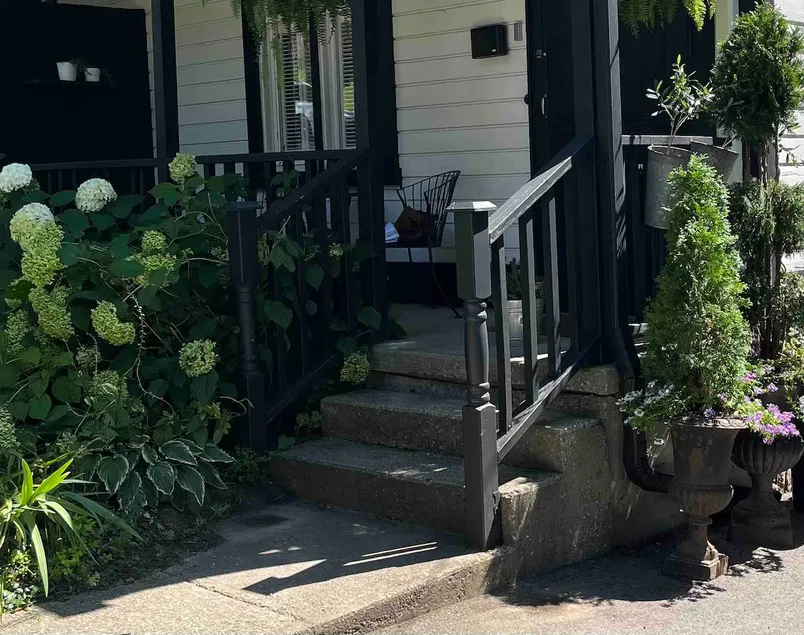 Quiet Luxury,Downtown. Self-Contained Guest Suite. - Image 1