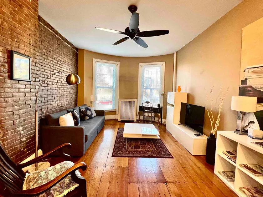 Charming South-End condo with large outdoor patio - Image 1