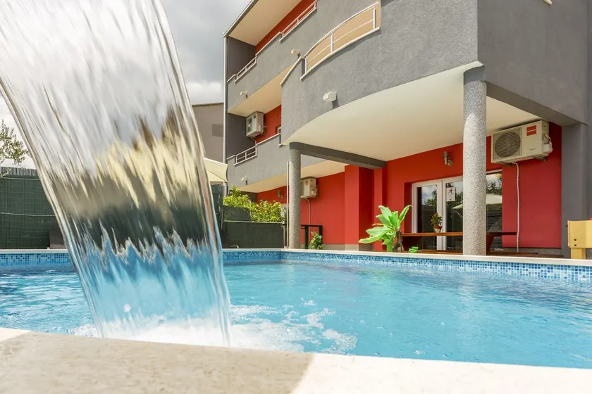 Wawe Lux Holiday House with pool - Image 1