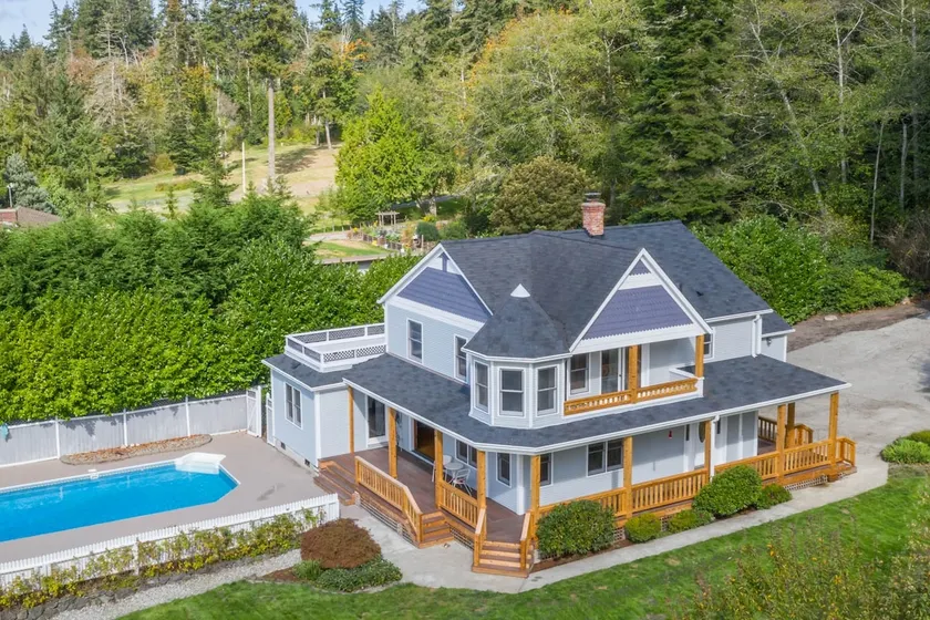 Waterfront Gamble Bay House +Seasonal Heated Pool - Image 1
