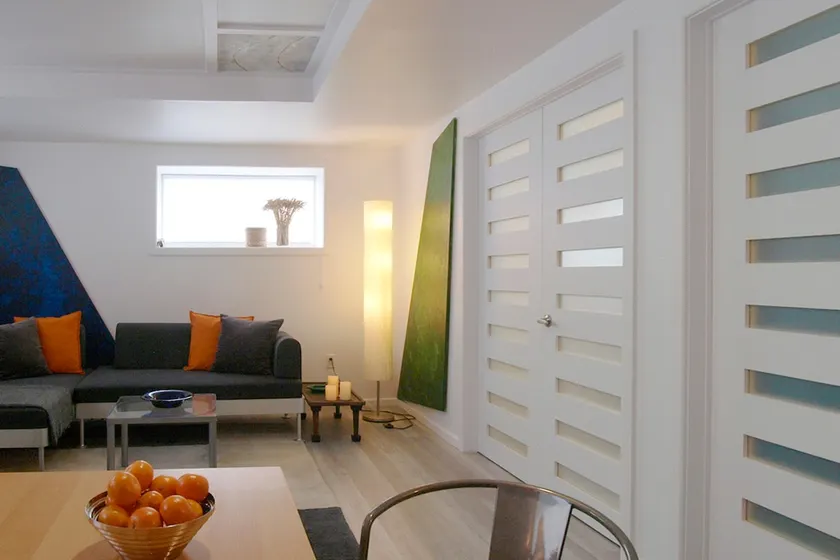 Cool Blue — Modern OneBR Apartment in PEC - Image 1