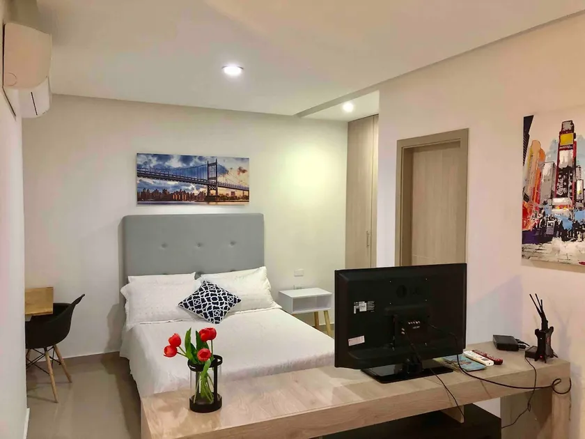 Studio apartment with bathroom, AC, no Airbnb fees - Image 1