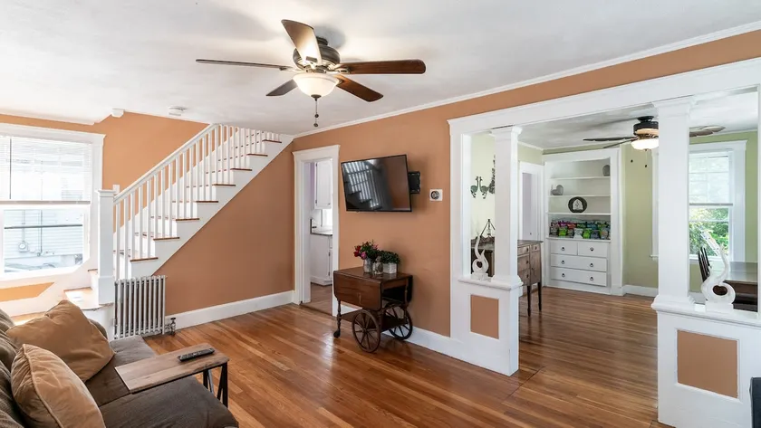 Sophisticated, bright, and cheerful 2 story home - Image 1