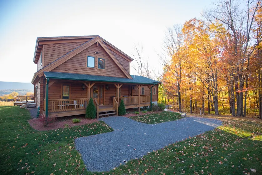 Log Cabin Retreat with Beautiful Mountain Views - Image 1