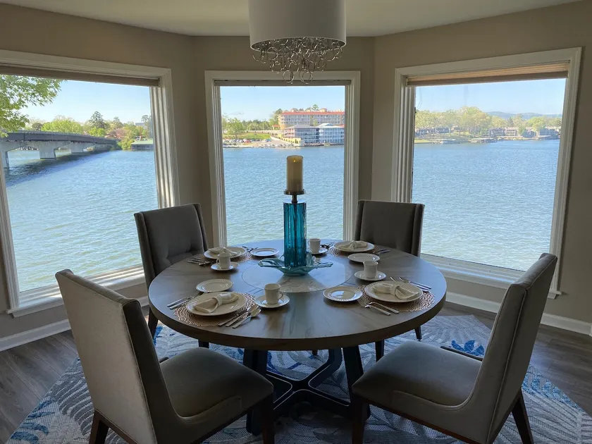 Breathtaking views of Lake Hamilton - 2 Bedroom 2 Bathroom Gated Lakefront Condo - Image 1