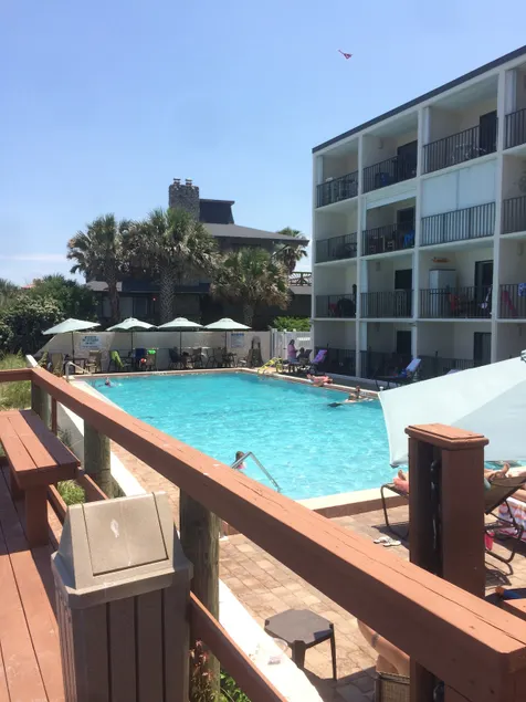 130 Direct Ocean Front 1 bedroom condo with heated pool - Image 1