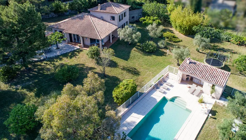 Completely renovated villa – Swimming pool – 9 beds - Image 1