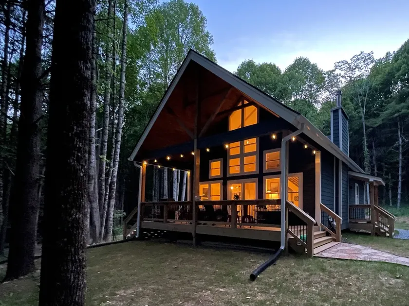 THE HEMLOCK. Modern, Kid-friendly Cabin near Boone - Image 1