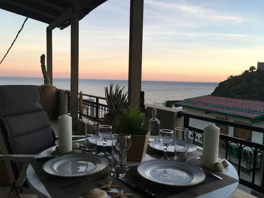 Amazing Beachside Apartment With Panoramic Seaview - Image 1